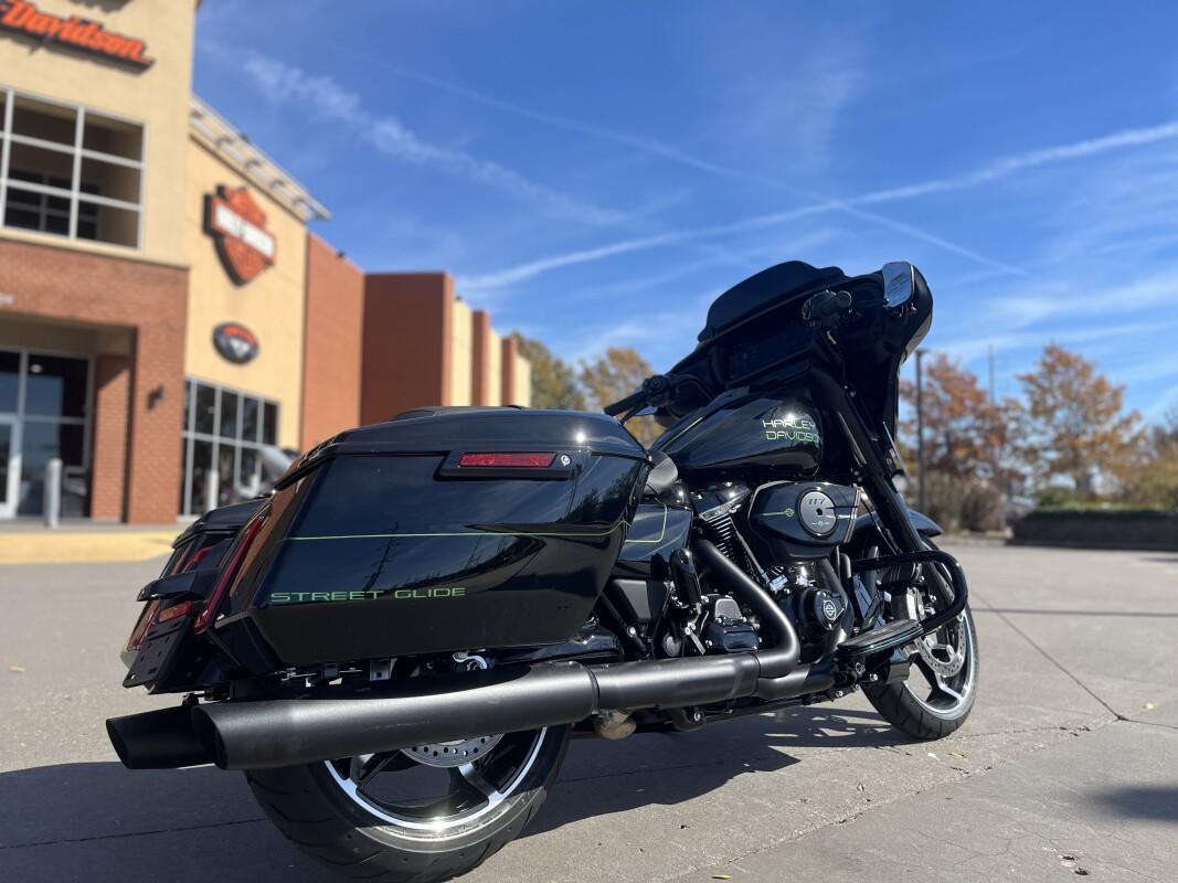 2025 Harley-Davidson Street Glide FLHX Vivid Black W/ El Roy Pinstriping - Photo 3