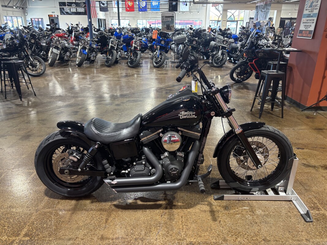 Harley-Davidson Street Bob 2015 FXDB BLACK