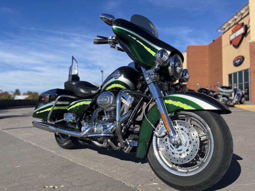 2006 Harley-Davidson Screamin’ Eagle Ultra Classic Electra Glide FLHTCUSE EMERALD/GREEN 950394 - Photo 2