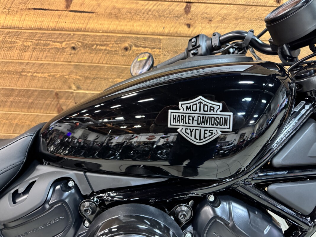 2025 HARLEY-DAVIDSON NIGHTSTER VIVID BLACK RH975 - Photo 2