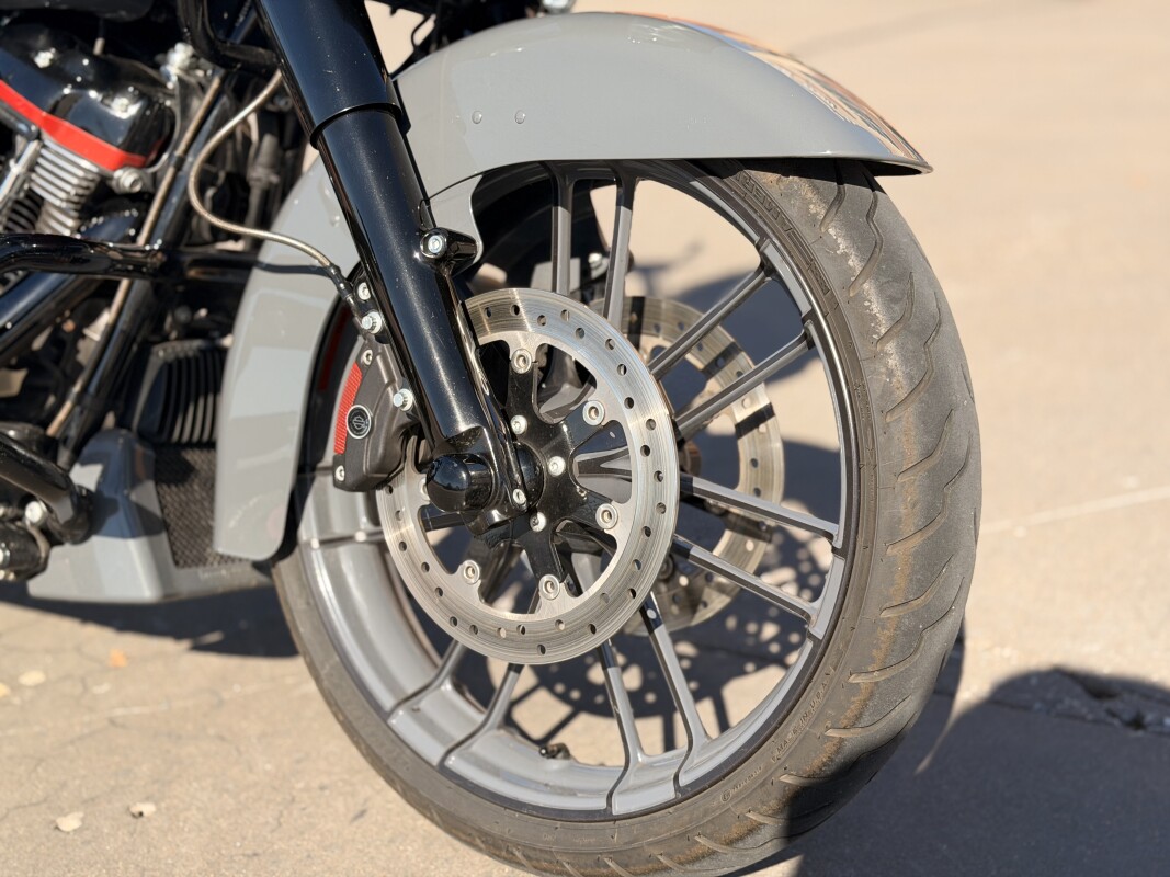 2018 Harley-Davidson CVO Road Glide FLTRXSE Gunship Gray 954279 - Photo 9