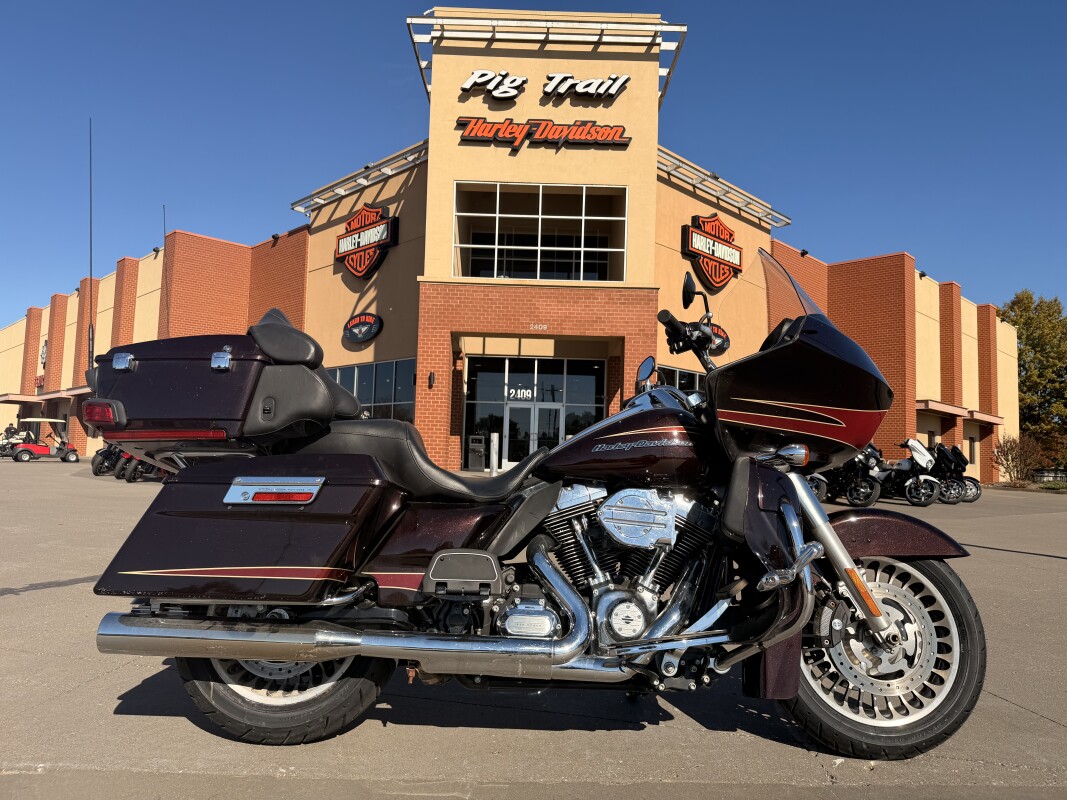 2011 Harley-Davidson Road Glide Ultra FLTRU MERLOT SUNGLO 667898