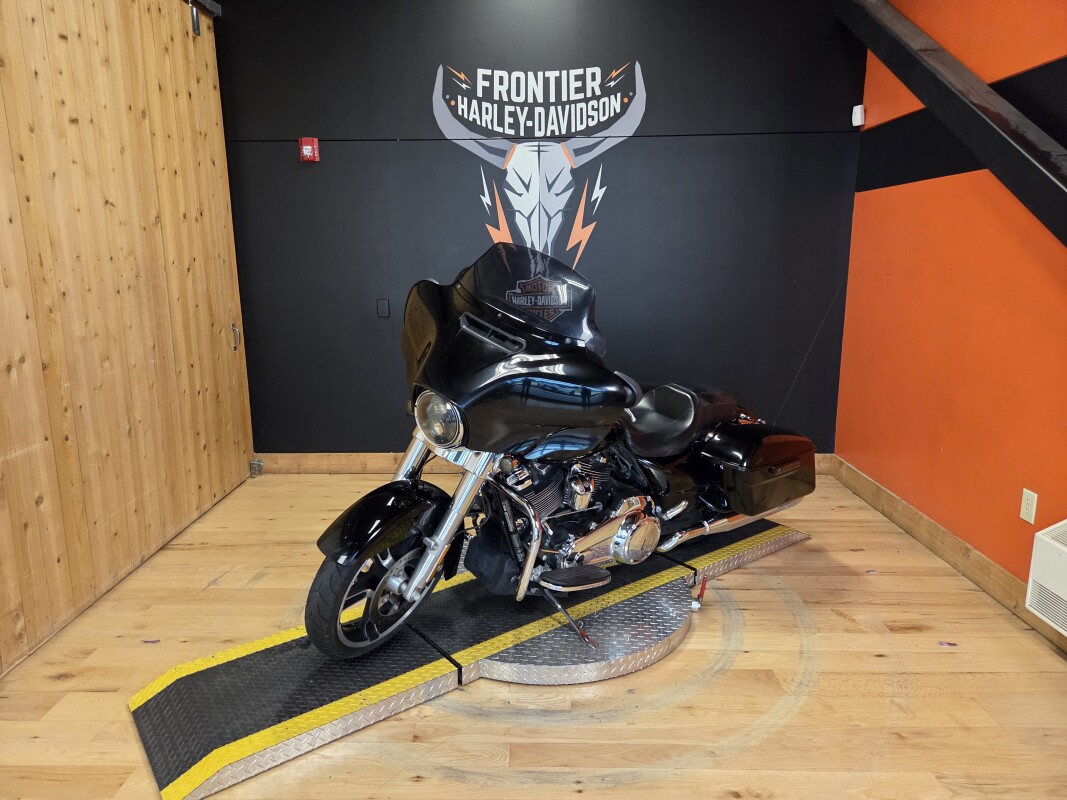 FLHX 2017 Street Glide - Photo 3