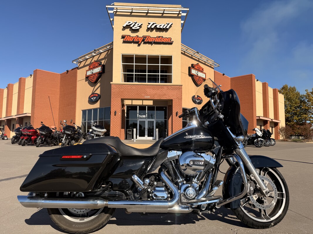2016 Harley-Davidson Street Glide Special FLHXS Black Denim 677102