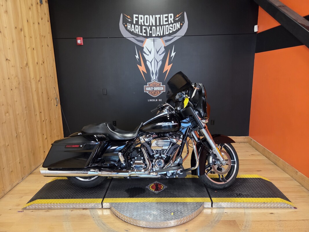 FLHX 2017 Street Glide - Photo 2