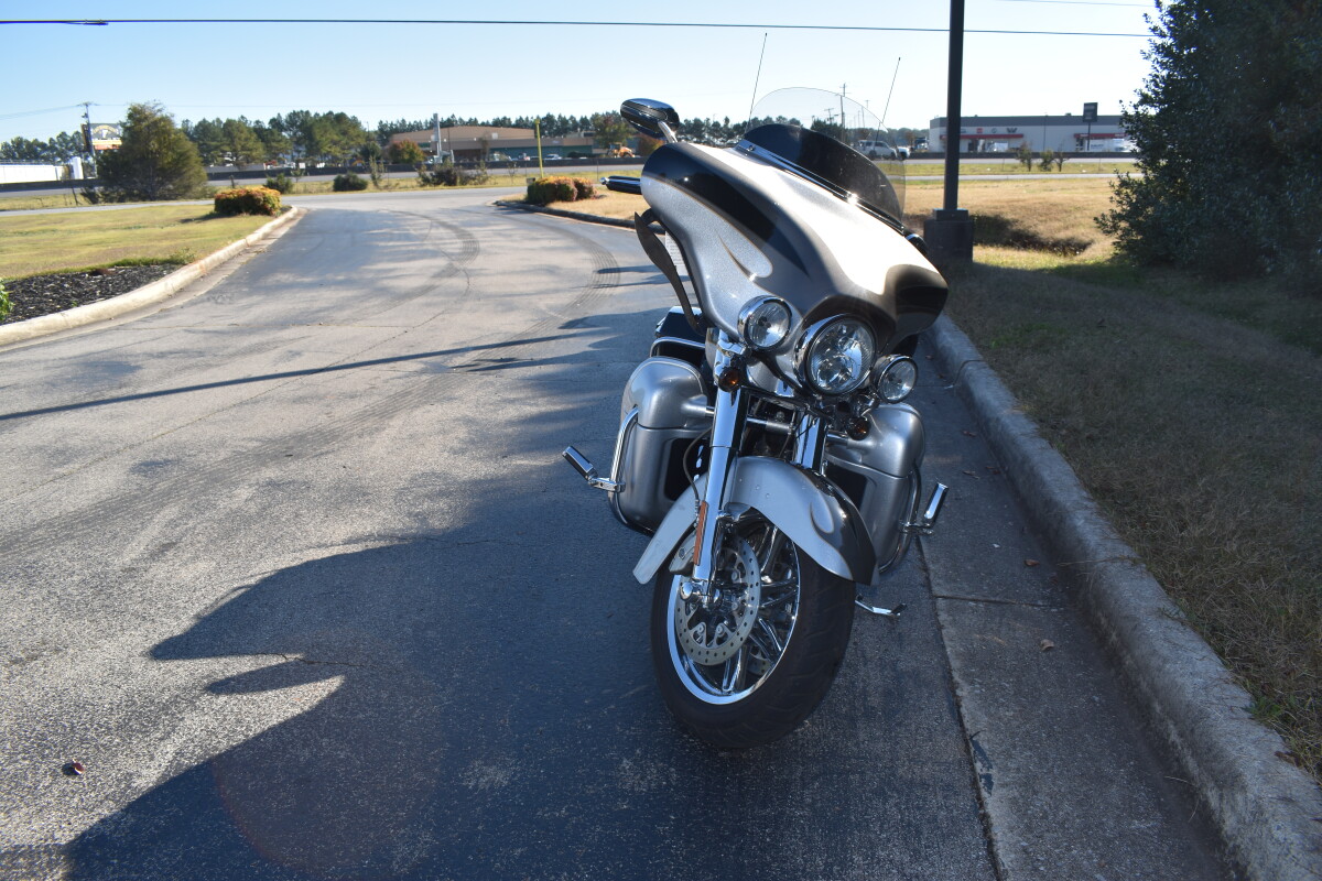 2013 Harley-Davidson CVO Ultra Classic Electra Glide - Photo 3
