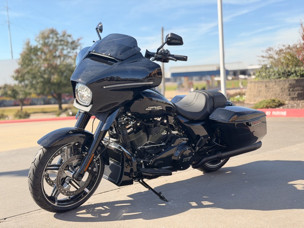 2025 Harley-Davidson Street Glide FLHX Vivid Black - Photo 5