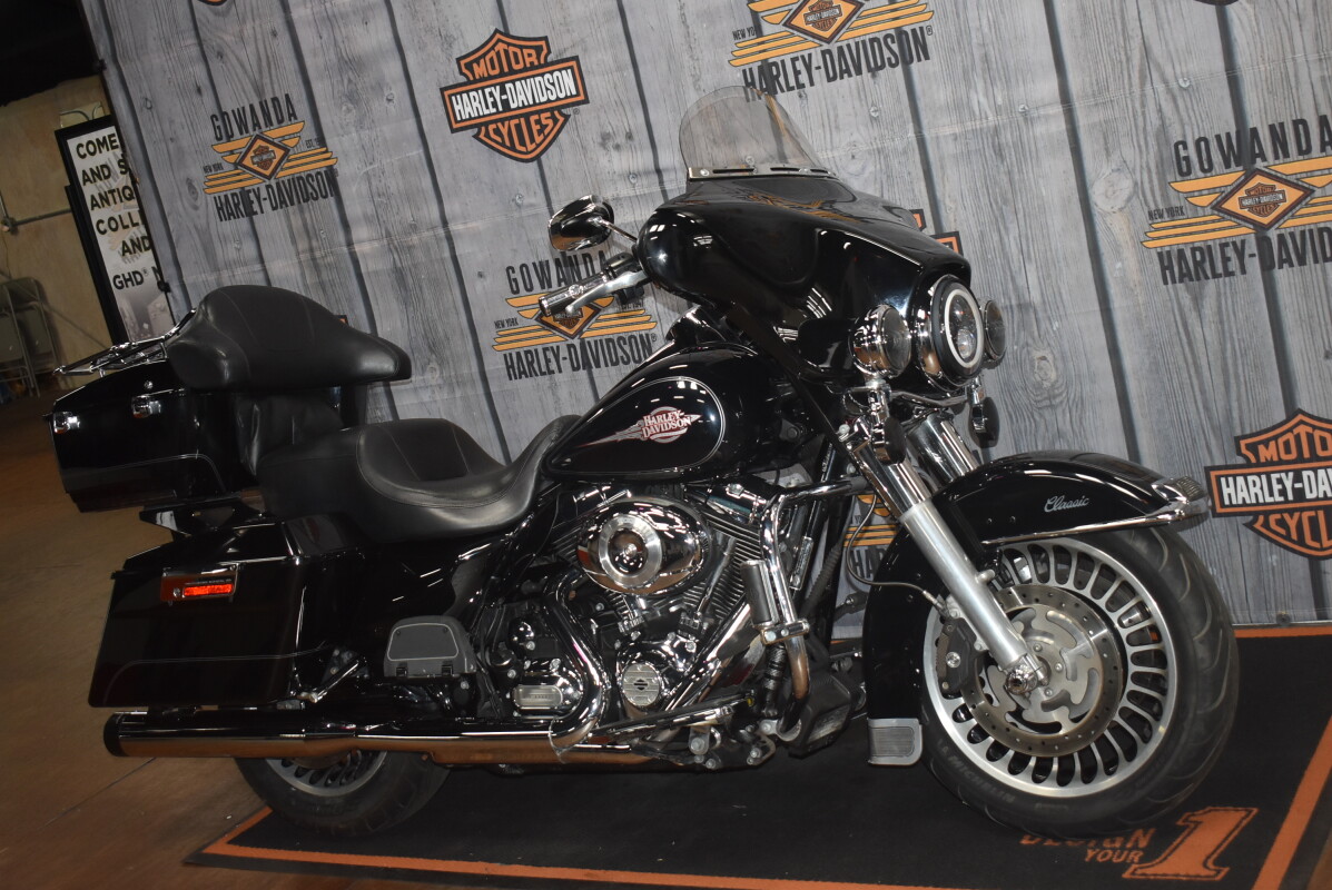 2012 FLHTC103 - Photo 2