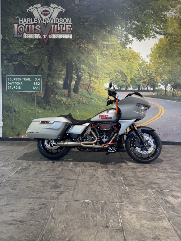 2025 CVO Road Glide ST — 135 Engine / 2-1 Exhaust / OG Floorboards