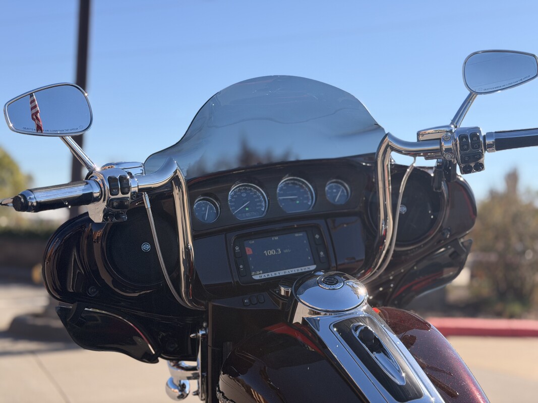 2017 Harley-Davidson CVO Limited FLHTKSE Black Garnet & Electric Red Pearl - Photo 6