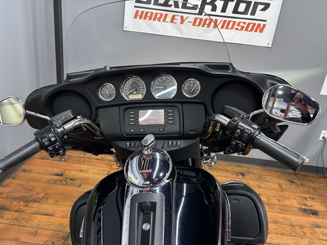 2014 Harley-Davidson Electra Glide Ultra Classic BLACK W/ PINSTRIPE - Photo 9