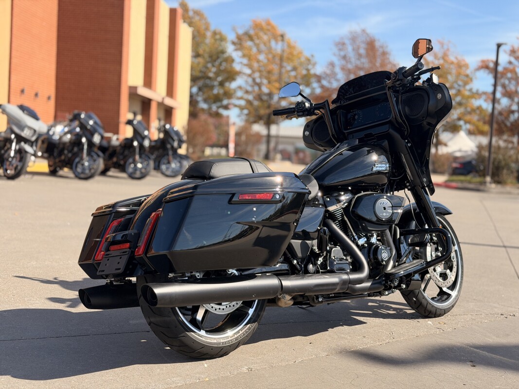 2025 Harley-Davidson Street Glide FLHX Vivid Black - Photo 3