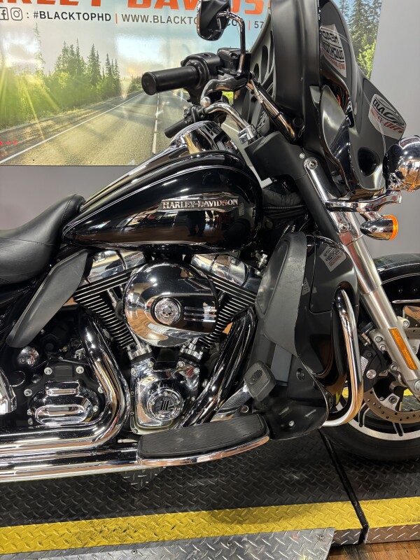 2014 Harley-Davidson Electra Glide Ultra Classic BLACK W/ PINSTRIPE - Photo 5