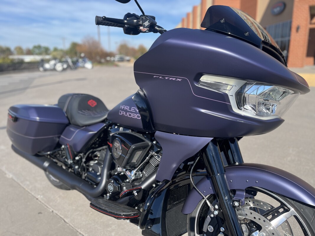 2025 Harley-Davidson Road Glide FLTRX Purple Abyss Denim - Black Finish - Photo 10