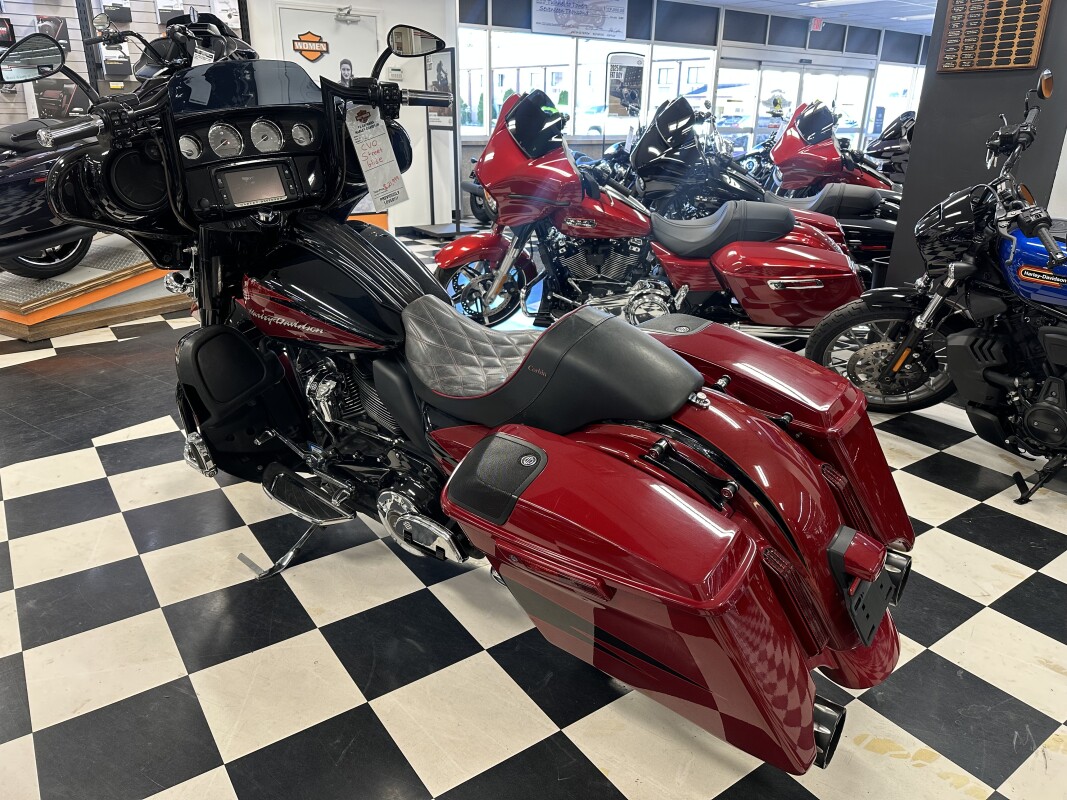2017 Harley-Davidson CVO Street Glide Starfire Black/Atomic Red with Contrast Chrome Aggressor Wh - Photo 4