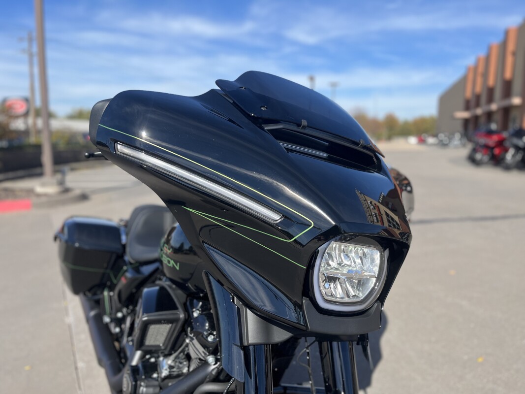 2025 Harley-Davidson Street Glide FLHX Vivid Black W/ El Roy Pinstriping - Photo 9
