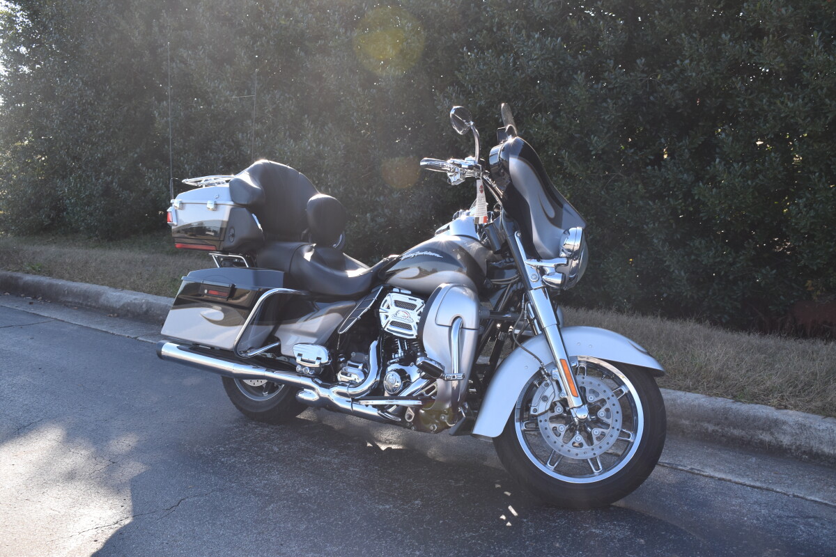 2013 Harley-Davidson CVO Ultra Classic Electra Glide - Photo 2