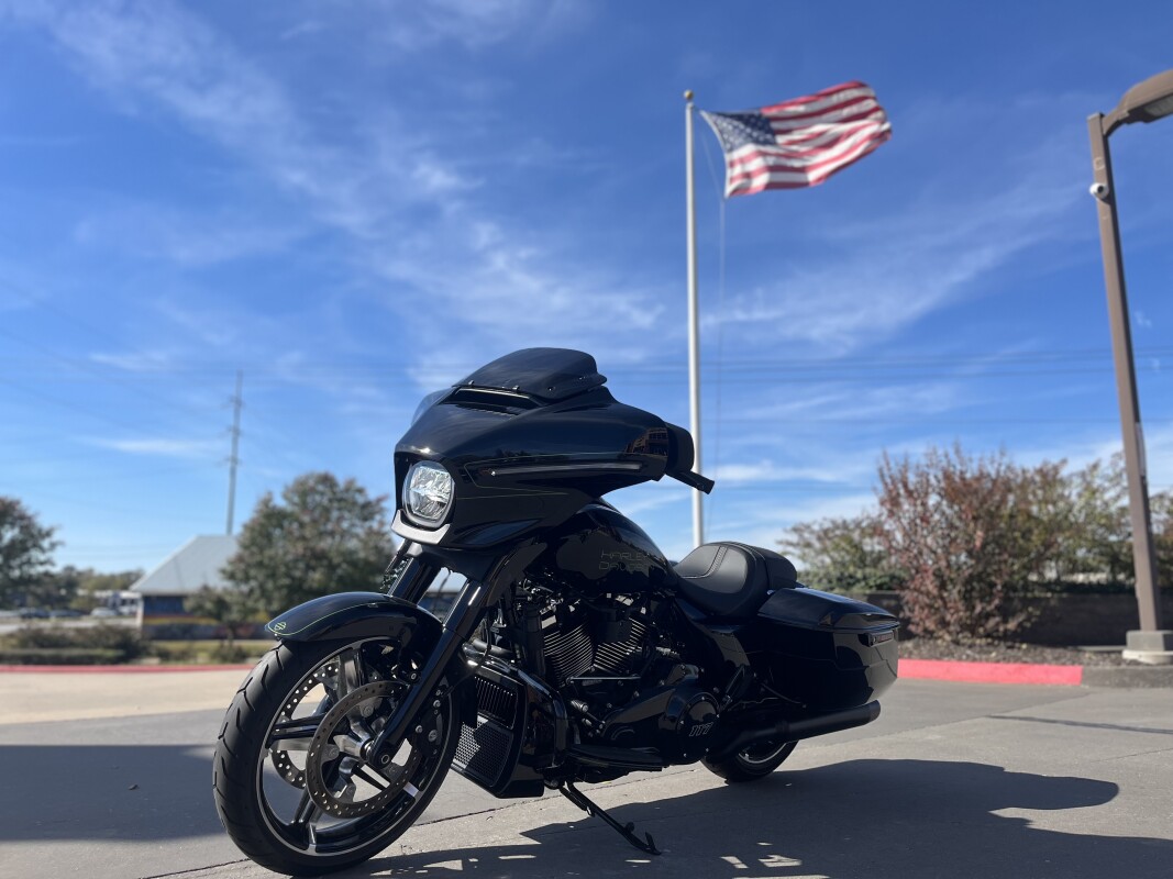 2025 Harley-Davidson Street Glide FLHX Vivid Black W/ El Roy Pinstriping - Photo 7