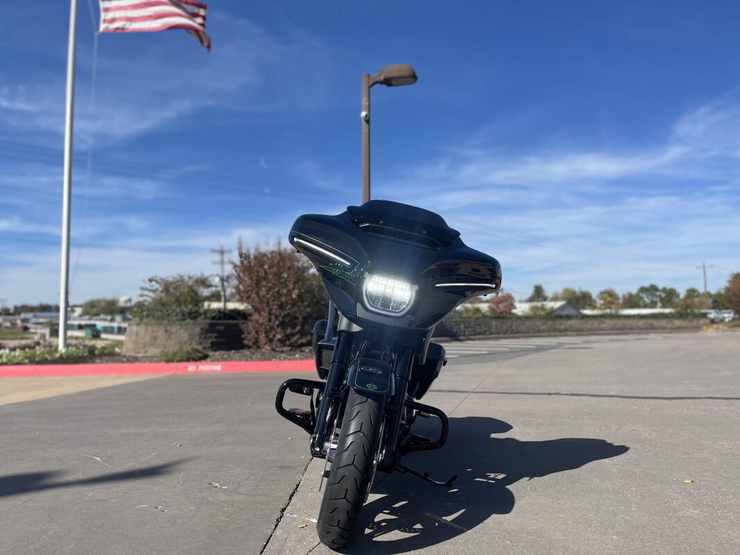 2025 Harley-Davidson Street Glide FLHX Vivid Black W/ El Roy Pinstriping - Photo 8