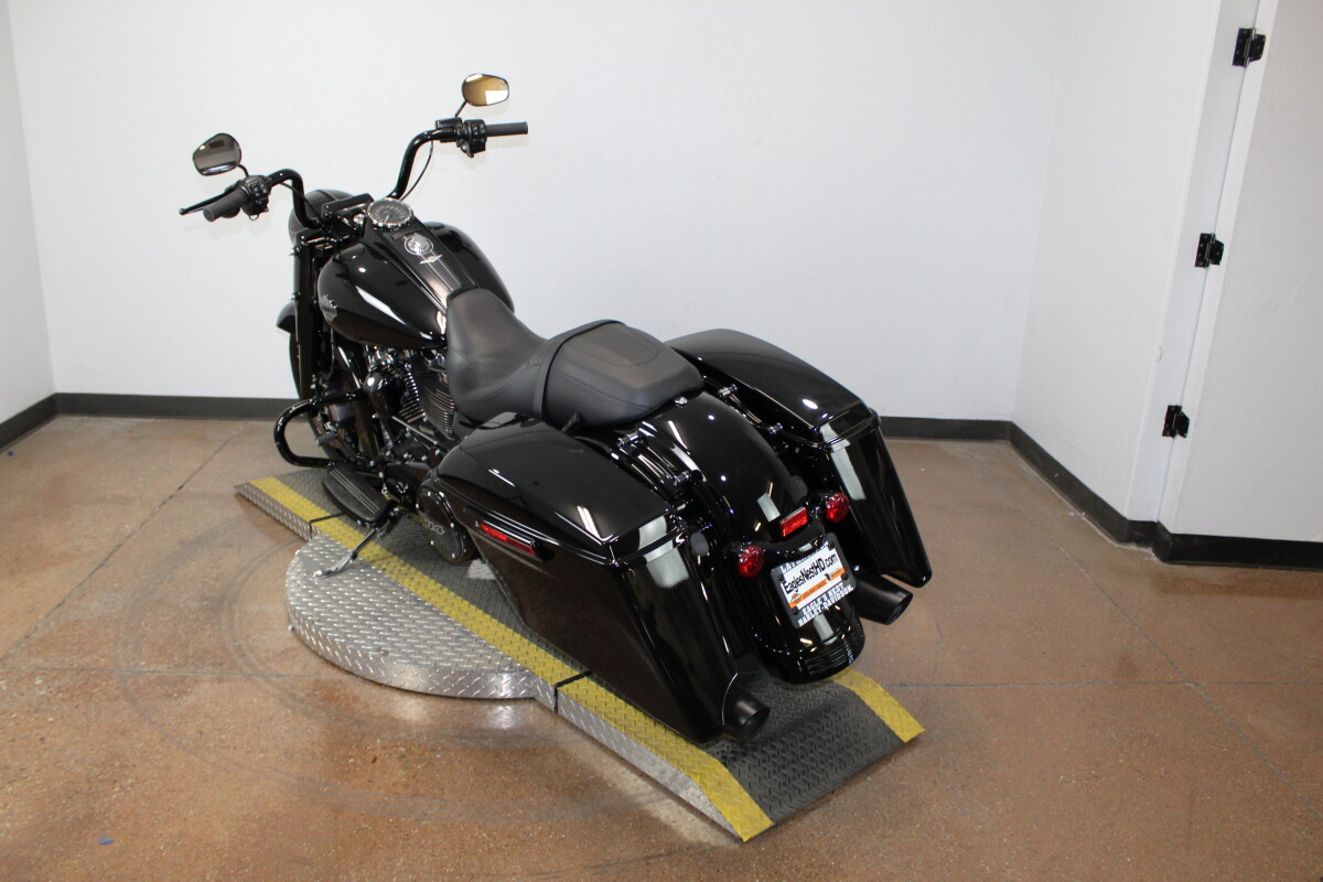 Harley-Davidson Road King Special 2024 FLHRXS 610605T VIVID BLACK - Photo 6