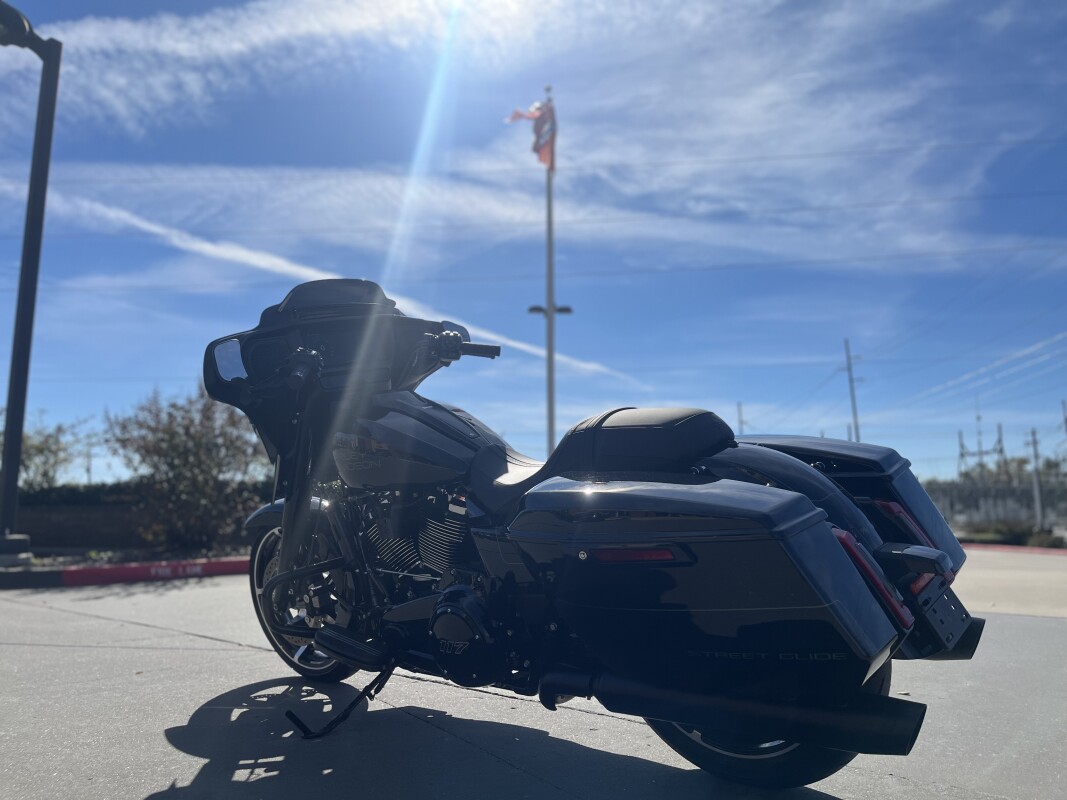 2025 Harley-Davidson Street Glide FLHX Vivid Black W/ El Roy Pinstriping - Photo 5