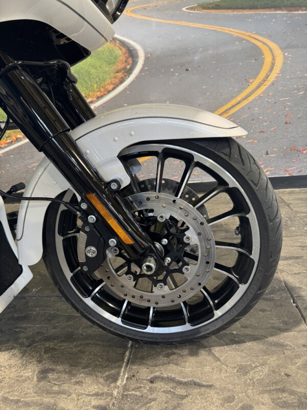 2025 Harley-Davidson Road Glide 3 - Photo 9