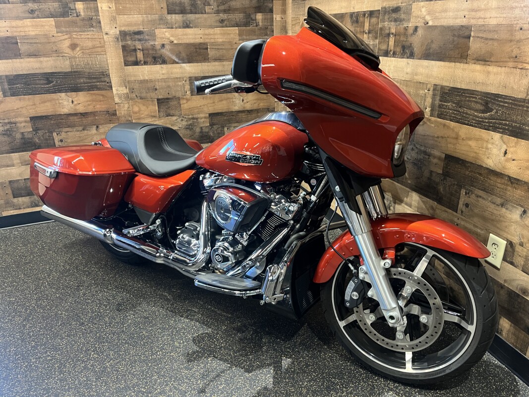 2024 Harley-Davidson Street Glide Whiskey Fire FLHX - Photo 2