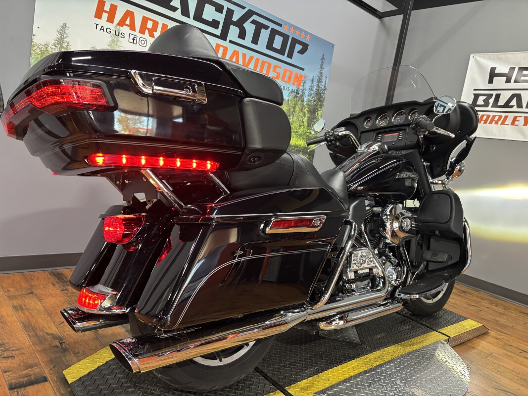 2014 Harley-Davidson Electra Glide Ultra Classic BLACK W/ PINSTRIPE - Photo 2