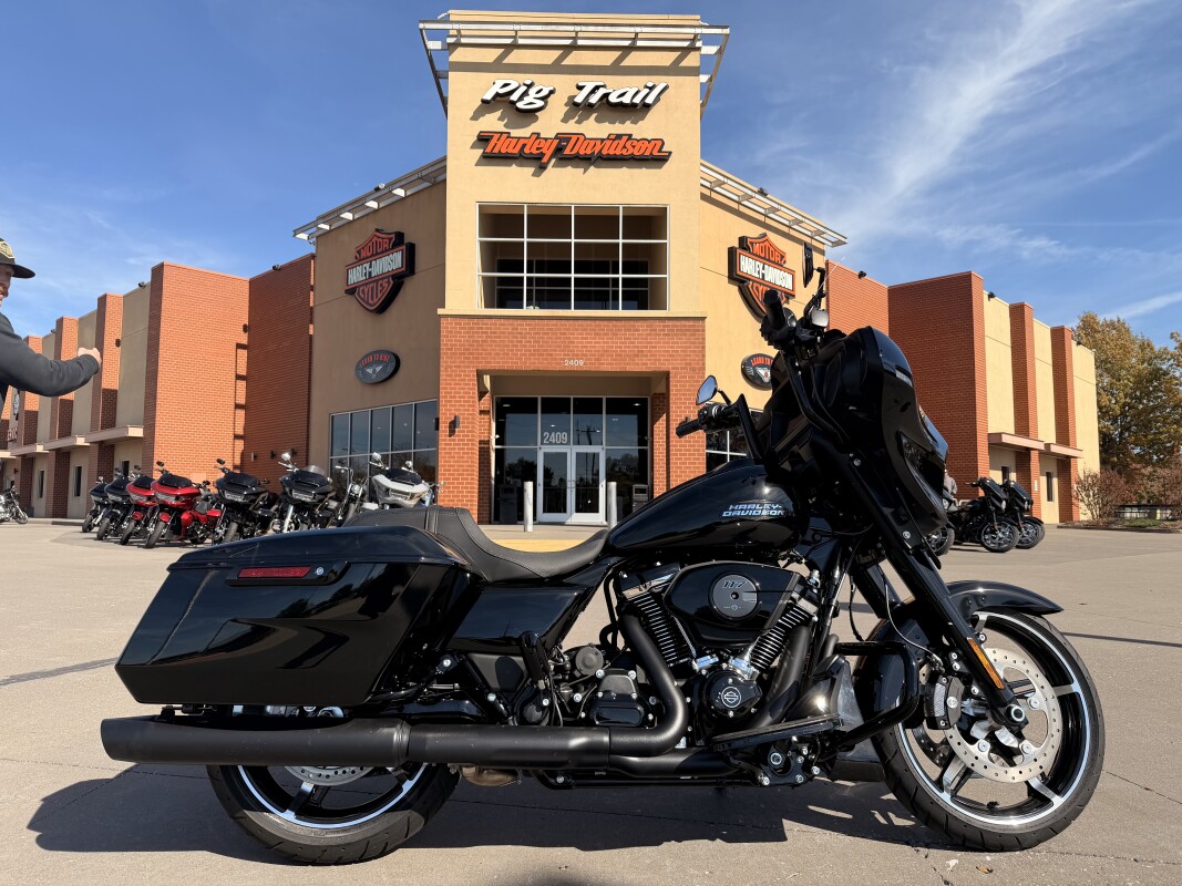 2025 Harley-Davidson Street Glide FLHX Vivid Black