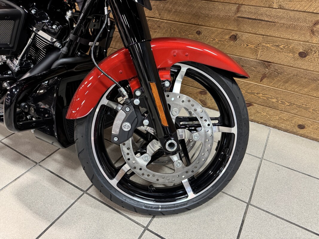 2025 HARLEY-DAVIDSON STREET GLIDE WHISKEY FIRESTORM - BLACK FINISH FLHX - Photo 4