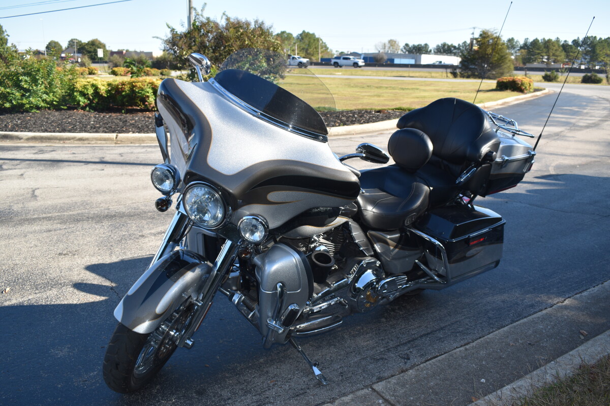 2013 Harley-Davidson CVO Ultra Classic Electra Glide - Photo 4