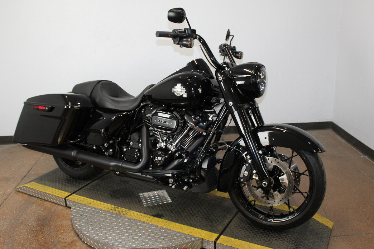 Harley-Davidson Road King Special 2024 FLHRXS 610605T VIVID BLACK - Photo 2