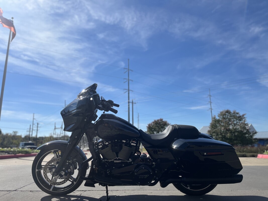2025 Harley-Davidson Street Glide FLHX Vivid Black W/ El Roy Pinstriping - Photo 6