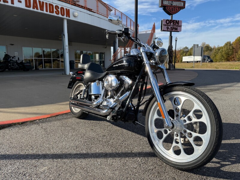 2004 Harley-Davidson® Softail Deuce Vivid Black