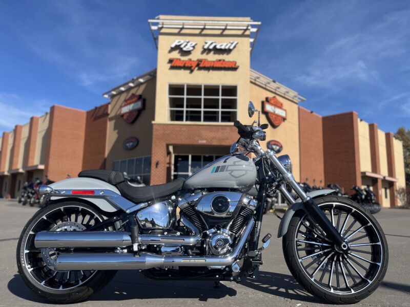 H-D® Road Glide® vs Indian Challenger | Pig Trail Harley-Davidson®