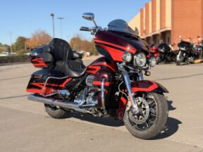 2017 Harley-Davidson® CVO™ Limited FLHTKSE Black Garnet & Electric Red Pearl thumb 3