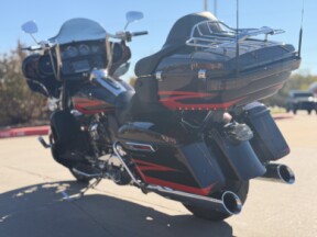 2017 Harley-Davidson® CVO™ Limited FLHTKSE Black Garnet & Electric Red Pearl thumb 1
