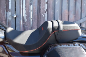 2025 Harley-Davidson® CVO™ Street Glide® FLHXSE thumb 2