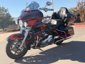 2017 Harley-Davidson® CVO™ Limited FLHTKSE Black Garnet & Electric Red Pearl thumb 0