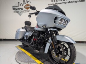 2023 Harley-Davidson® Road Glide® Special Atlas Silver Metallic - Black Finish thumb 2