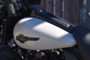 2024 Harley-Davidson® Ultra Limited FLHTK thumb 3