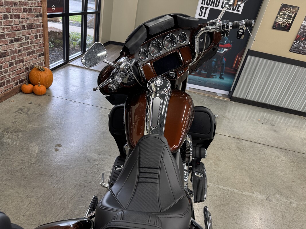 2019 Harley-Davidson CVO Limited FLHTKSE - Photo 3