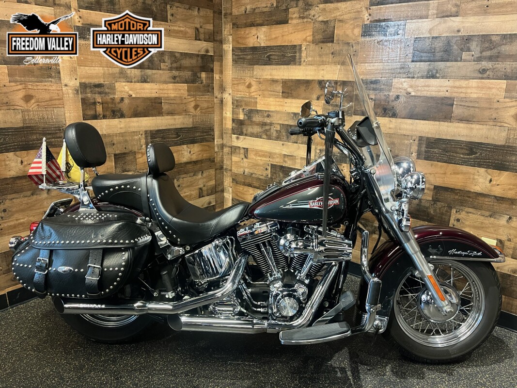 2006 Harley-Davidson Heritage Softail Classic Two-Tone Black Cherry and Black Pearl FLSTC