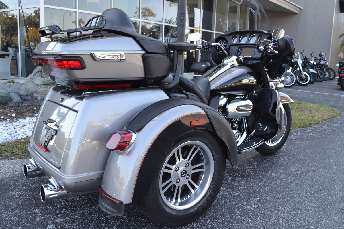 2017 Harley-Davidson Tri Glide Ultra - FLHTCUTG - Photo 9