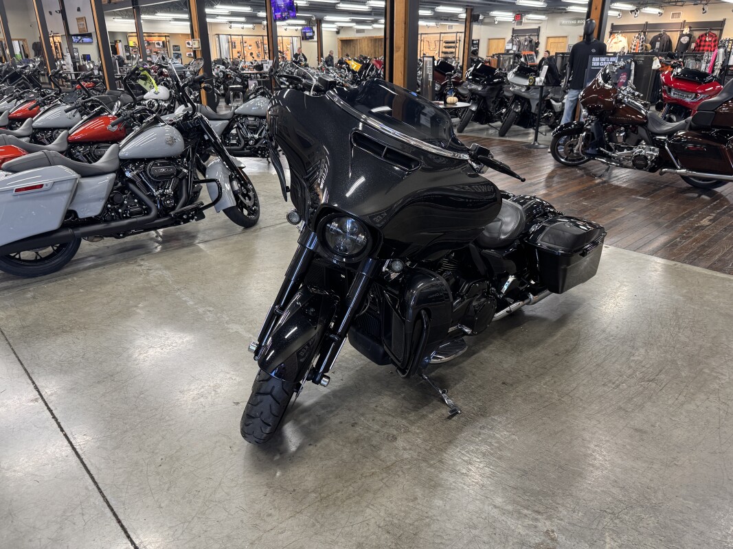 2017 Harley-Davidson CVO Street Glide FLHXSE - Photo 10