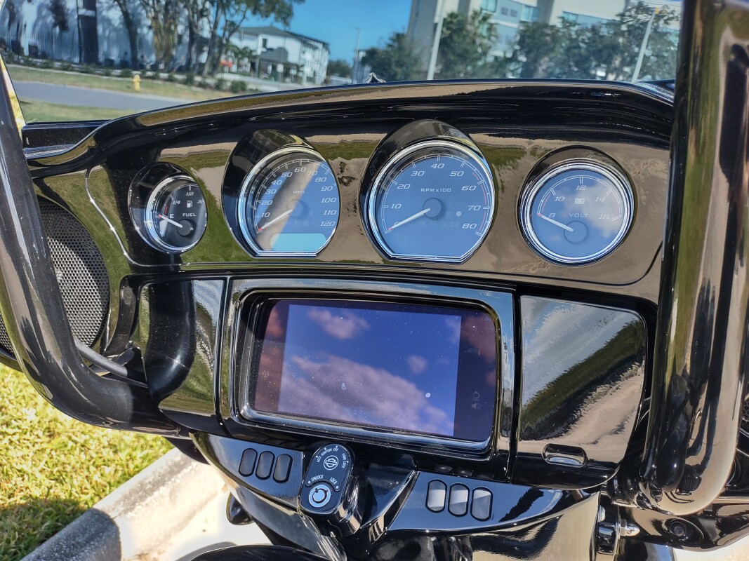 Street Glide ST - Photo 10