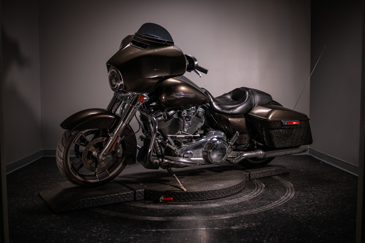 2021 Street Glide (FLHX) - Photo 2