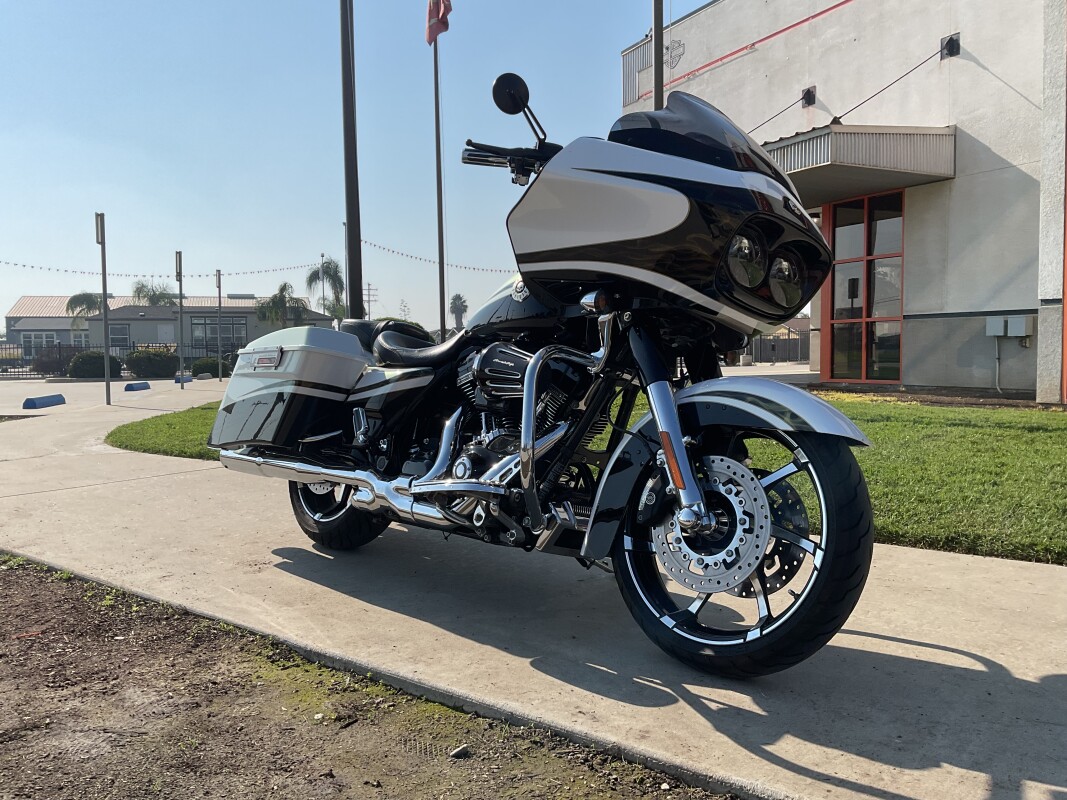 FLTRXSE 2012 CVO Road Glide Custom - Photo 3