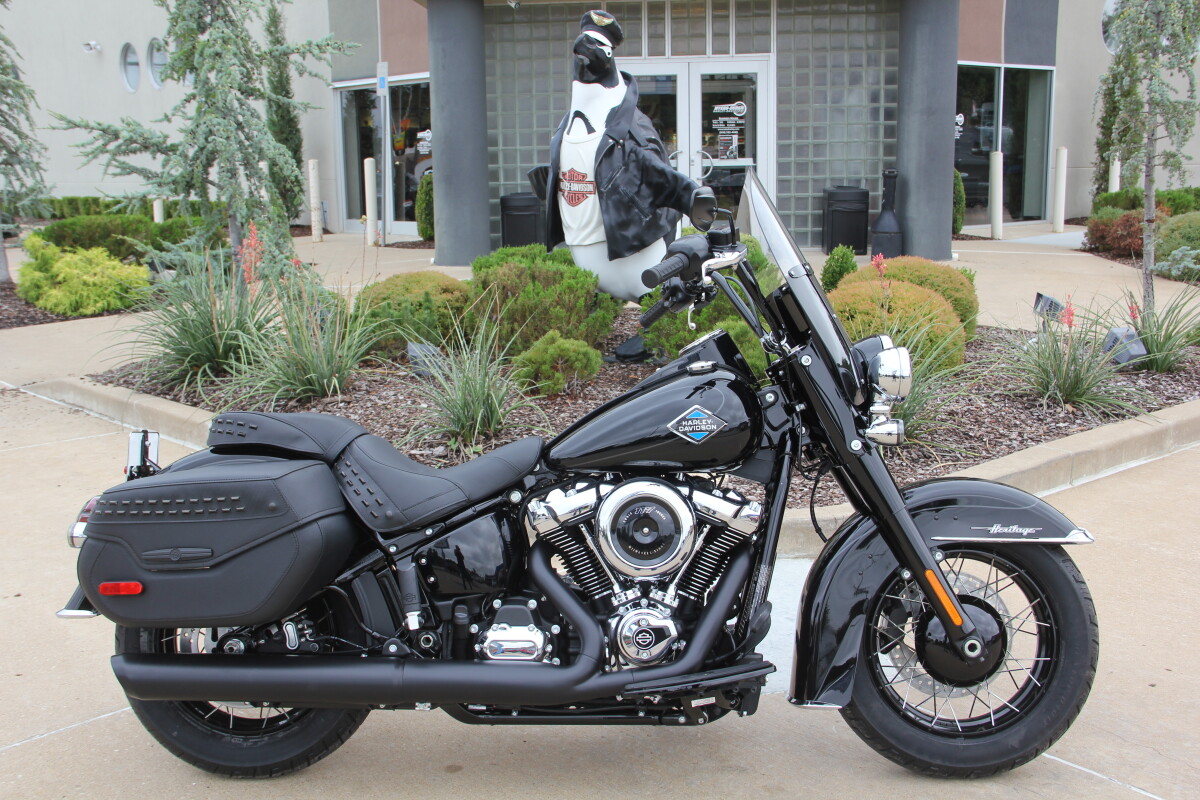 2025 Harley-Davidson Heritage Classic Vivid Black w/Laced Wheels - Photo 2
