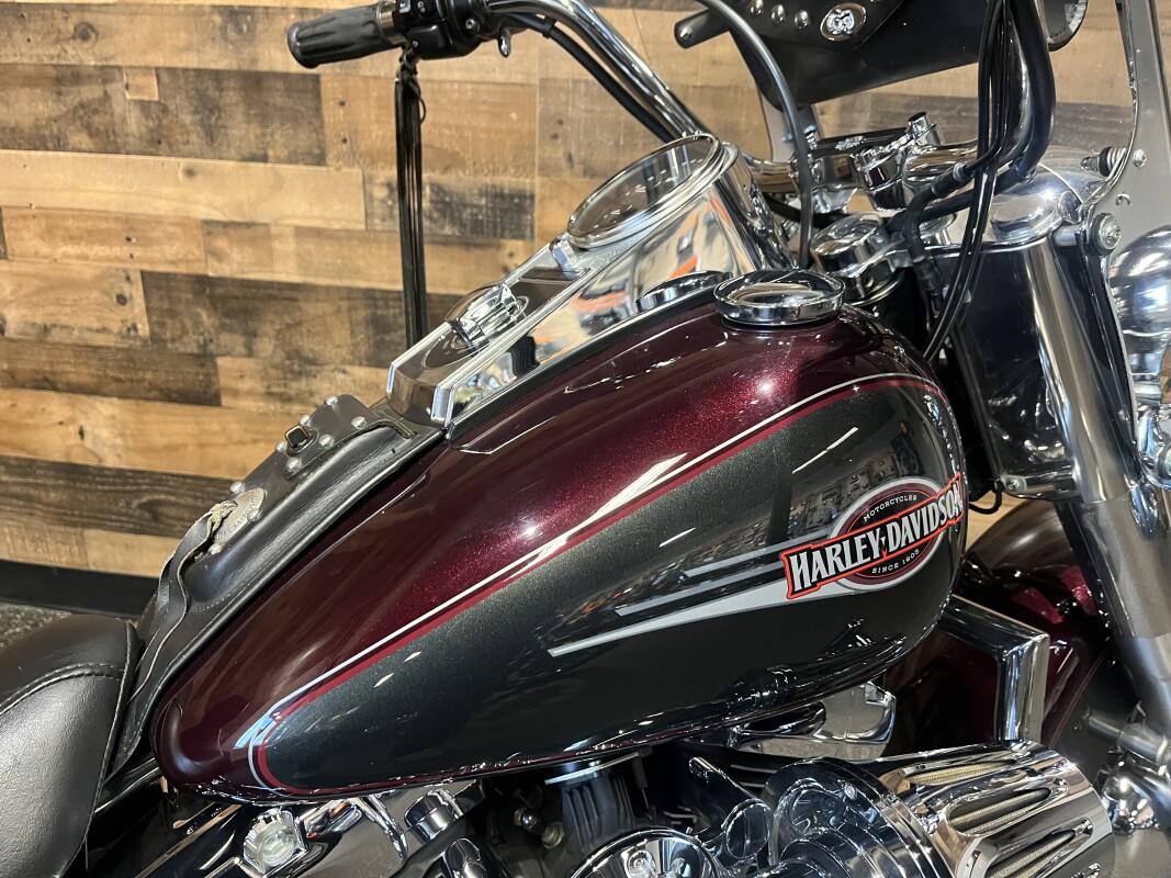 2006 Harley-Davidson Heritage Softail Classic Two-Tone Black Cherry and Black Pearl FLSTC - Photo 6